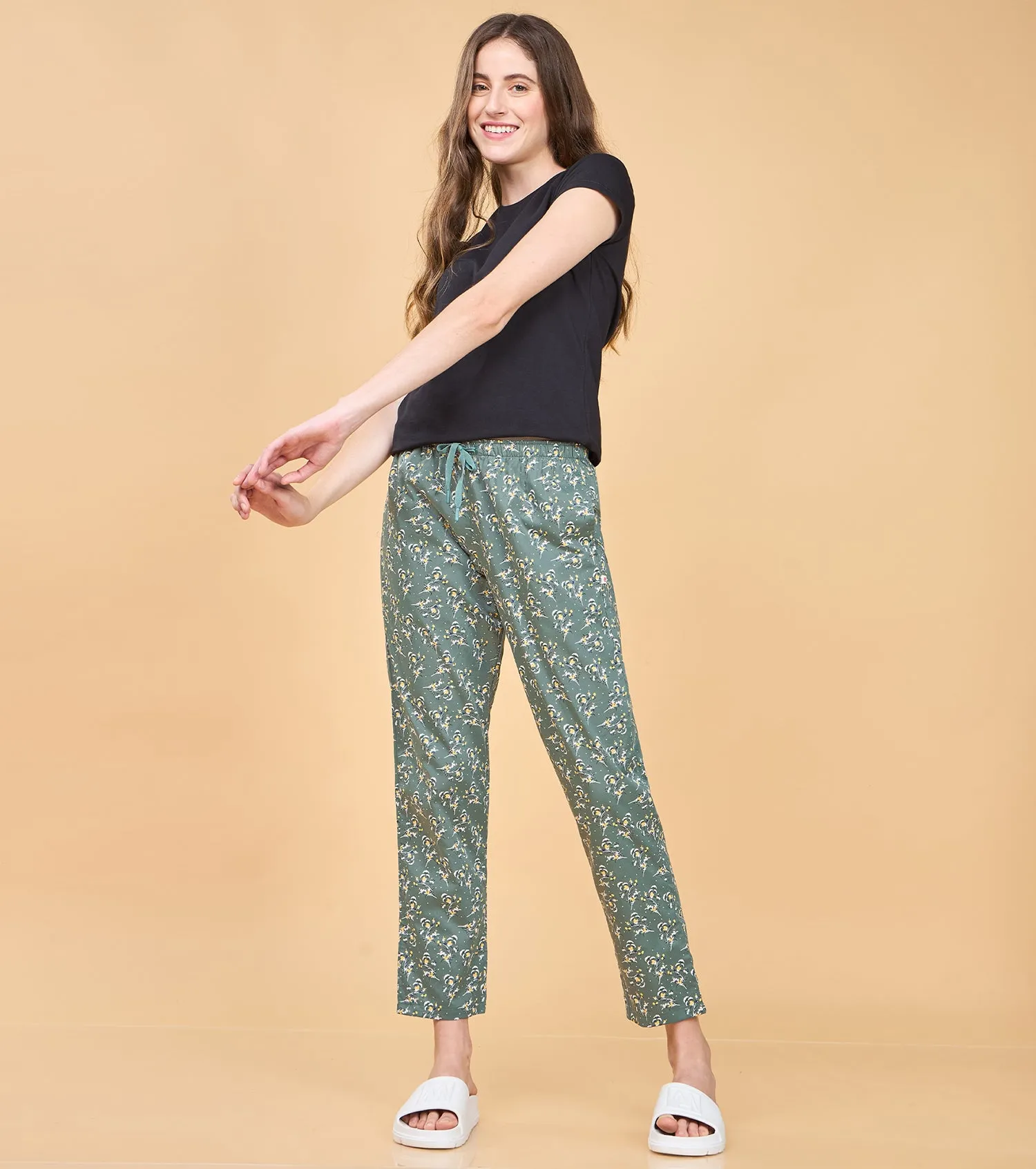 Essentials – E4A5 Hangout Pant Relaxed Fit | Mid Rise | Regular Length